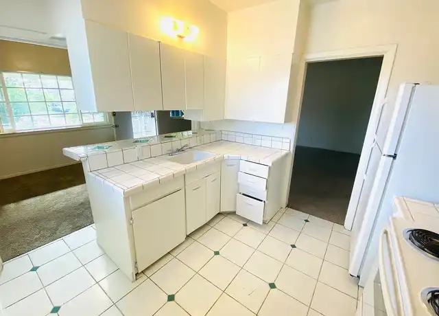 Property at Las Palmas Apartment - 202 W Shields Ave, Fresno, CA, 93705, 2 beds, 2 baths, [object Object]