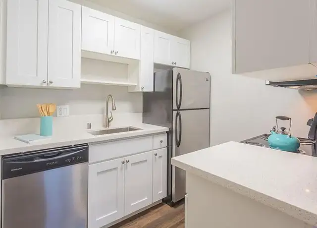 Photo of 960 St Francis Blvd, Daly City, CA 94015