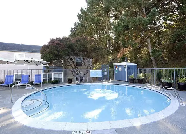 Photo of 960 St Francis Blvd, Daly City, CA 94015