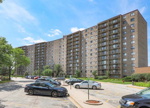 Photo of 6340 Americana Dr #512, Willowbrook, IL 60527