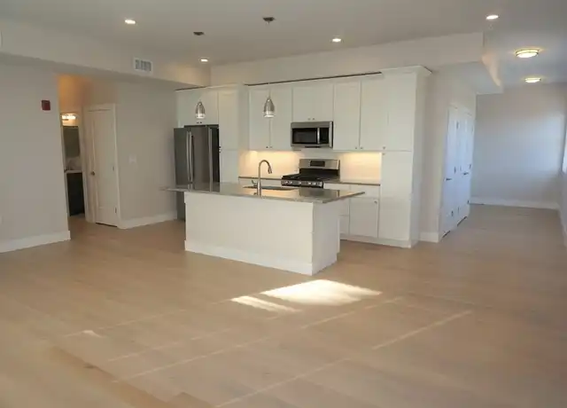 Property at 99 Moody St Unit 6, Waltham, MA, 02453, 2 beds, 2 baths, [object Object]
