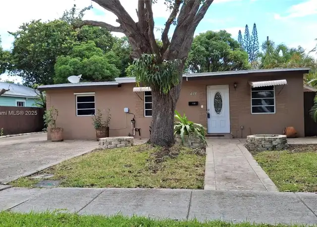 Property at 706 NE 3rd Ave Unit 1, Pompano Beach, FL, 33060, 3 beds, 1 bath, [object Object]