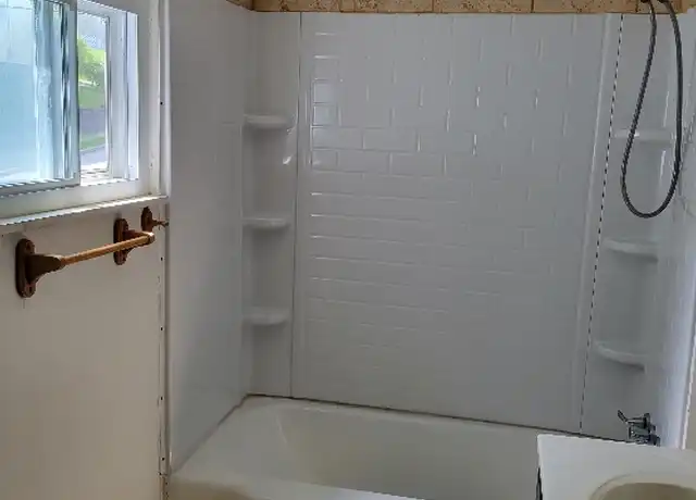 Property at 912 Hancock Ave Unit B, Vandergrift, PA, 15690, 2 beds, 1 bath, [object Object]