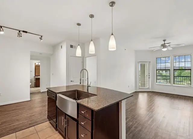 Photo of 2526 Business Center Dr, Pearland, TX 77584