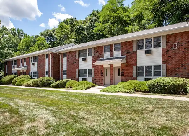 Property at Pointe Breeze Apartments - 710 U.S. Highway 206, Bordentown, NJ, 1 bed, 1 bath, [object Object]