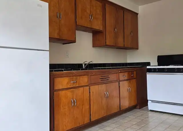 Property at 5515-5519 W Martin Dr Unit 5, Milwaukee, WI, 53208, 1 bed, 1 bath, [object Object]