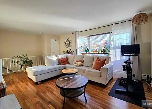 Property at 207 Pitney Pl, Morristown, NJ, 07960, 2 beds, 1 bath, [object Object]