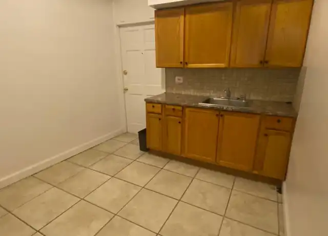 Property at 1361 W Estes Ave Unit GX, Chicago, IL, 60626, 2 beds, 1 bath, [object Object]