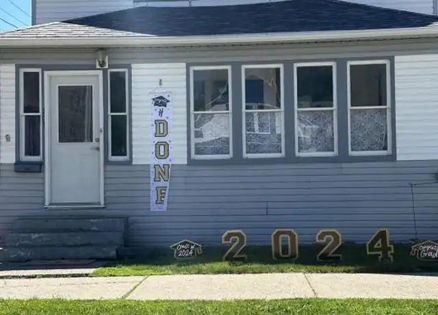 Property at 307 4th St NW, Mandan, ND, 58554, 3 beds, 1 bath, [object Object]