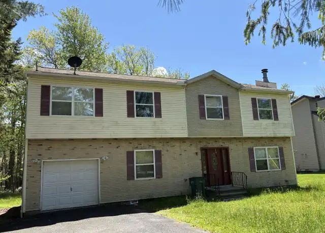 Property at 5011 Woodside Dr, Tobyhanna, PA, 18466, 5 beds, 2.5 baths, [object Object]