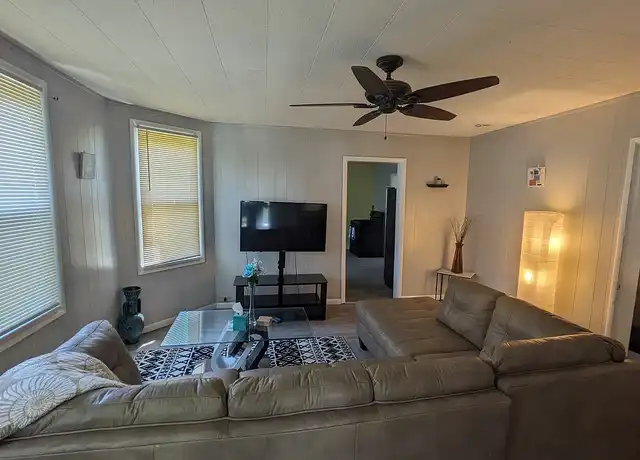 Property at 4145 Hyde Ave Unit Lower Unit, Cleveland, OH, 44109, 2 beds, 1 bath, [object Object]