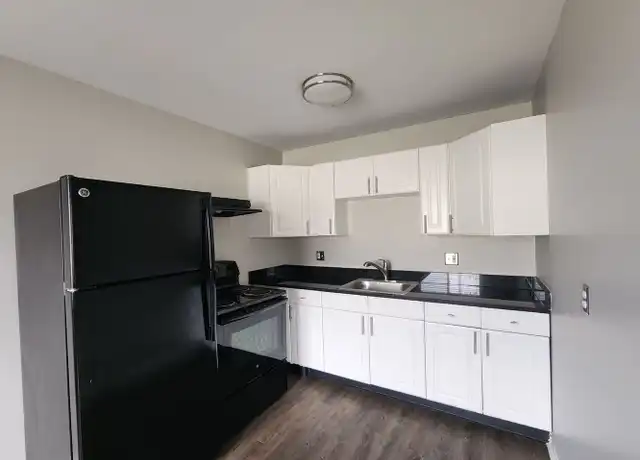 Property at 1390 E Lincoln Ave Unit B06, Madison Heights, MI, 48071, 1 bed, 1 bath, [object Object]