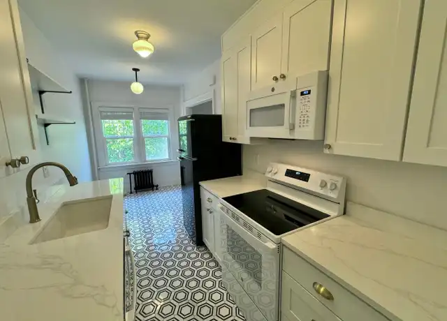 Property at 6402 Phinney Ave N Unit 10, Seattle, WA, 98103, 1 bed, 1 bath, [object Object]