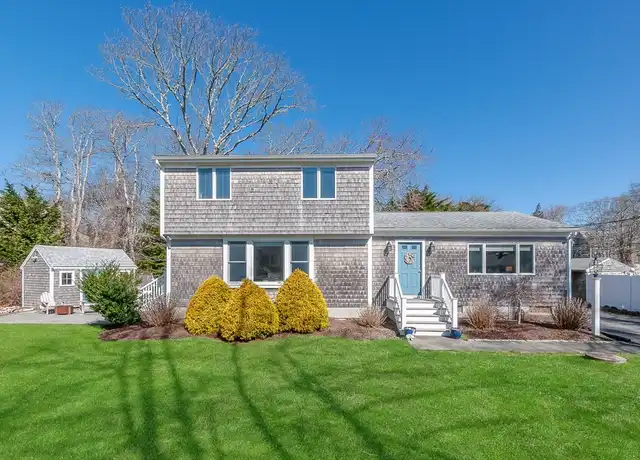 Property at 26 Mattakiset Rd, Mattapoisett, MA, 02739, 5 beds, 2 baths, [object Object]