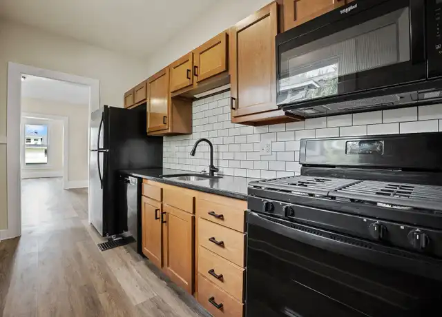 Property at 916 Lake Ave, Fort Wayne, IN, 46805, 2 beds, 1 bath, [object Object]