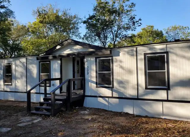 Property at 309 W Gentry St, Bells, TX, 75414, 3 beds, 2 baths, [object Object]