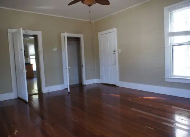 Property at 115 NE 9th St Unit MR65-03, Gainesville, FL, 32601, 2 beds, 1 bath, [object Object]