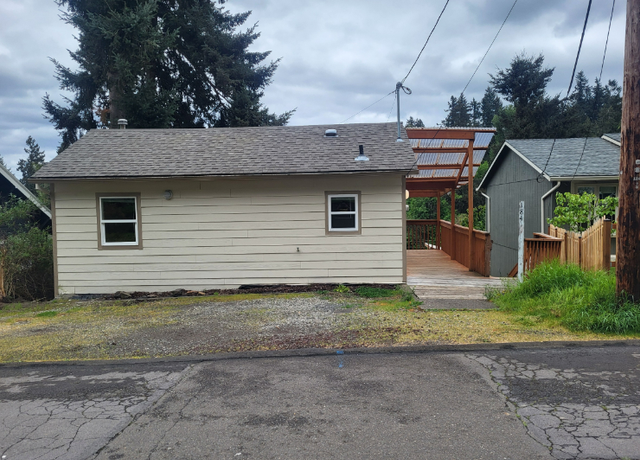 Photo of 184 East St, Oregon City, OR 97045
