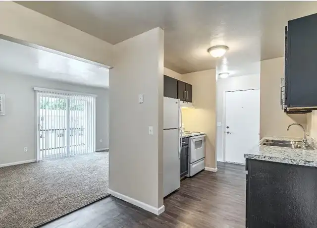 Property at Courtyards on Glendale - 1223 Oak Hill Ct, Toledo, OH, 43614, 1-2 bed, 1 bath, [object Object]