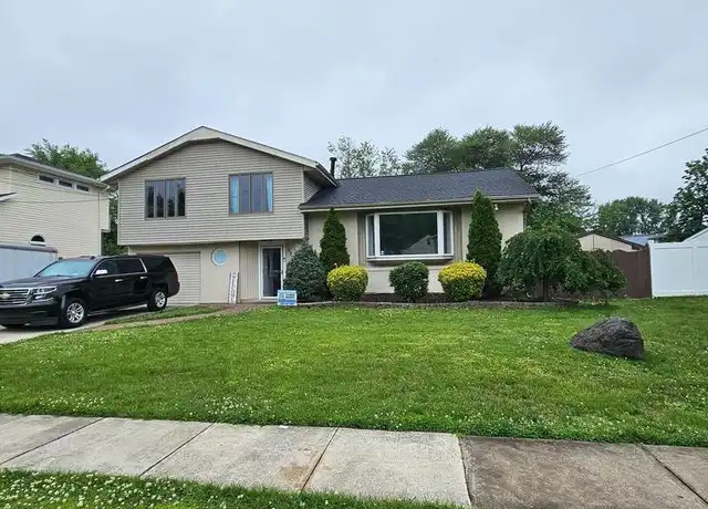 Property at 802 Edgemoor Rd, Cherry Hill, NJ, 08034, 4 beds, 2.5 baths, [object Object]