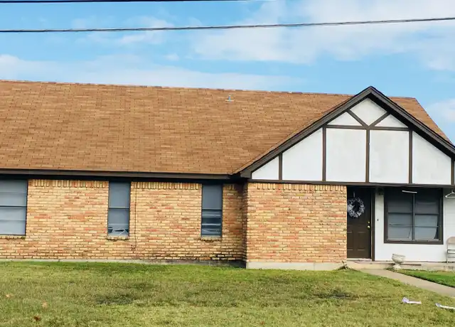 Property at 111 Lindenwood Ln W, Hewitt, TX, 76643, 2 beds, 2 baths, [object Object]