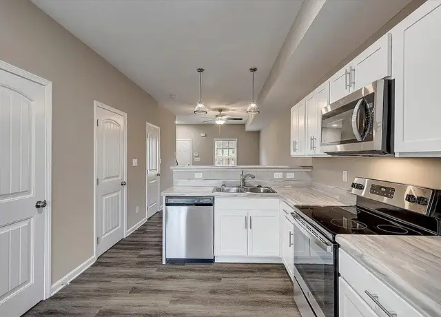 Photo of 1260 Parkway Pl, Clarksville, TN 37042