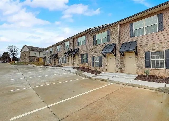Photo of 1260 Parkway Pl, Clarksville, TN 37042