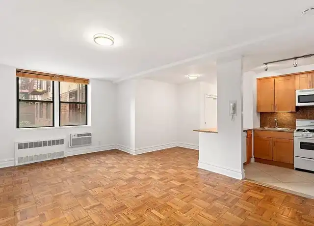 Property at 165 Christopher St Unit LCC, New York, NY, 10014, 0 beds, 1 bath, [object Object]