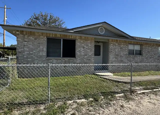 Property at 402 W 10th St Unit A, Del Rio, TX, 78840, 2 beds, 1 bath, [object Object]