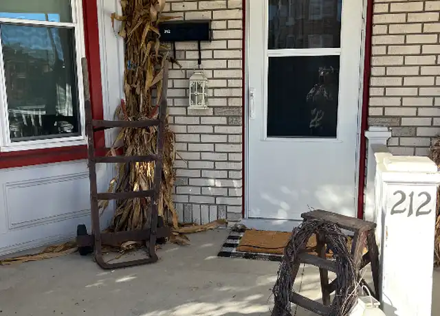 Property at 212 E Middle St, Hanover, PA, 17331, 4 beds, 1 bath, [object Object]