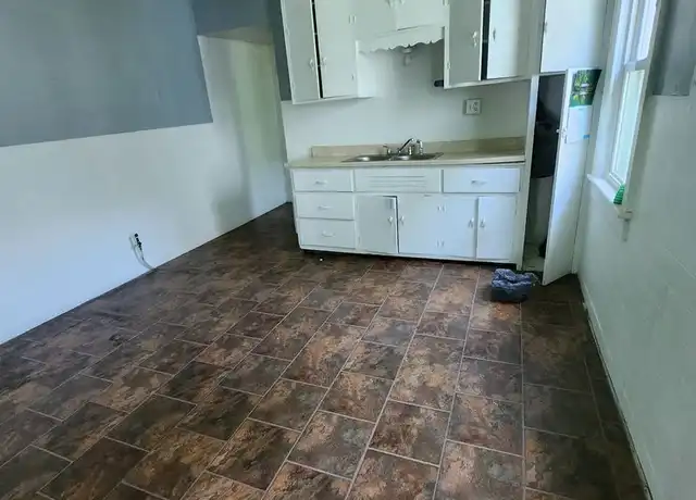 Property at 712 E 10th St, Erie, PA, 16503, 1 bed, 1 bath, [object Object]