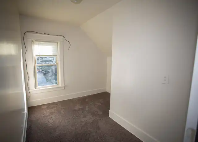 Property at 1717 N 32nd St, Lincoln, NE, 68503, 5 beds, 2.5 baths, [object Object]