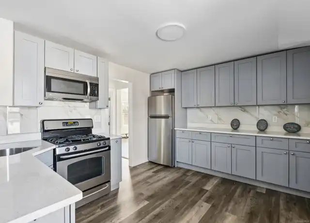 Property at 100 Bishop Ave Unit 3rd Fl, Bridgeport, CT, 06607, 3 beds, 1 bath, [object Object]