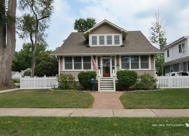 Property at 324 W Slade St, Palatine, IL, 60067, 5 beds, 4 baths, [object Object]