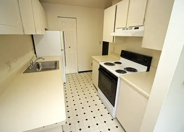 Property at Broadview - 12550 Greenwood Ave N, Seattle, WA, 98133, 2 beds, 1 bath, [object Object]