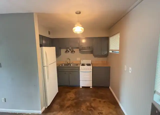 Property at Broadway Apartments! *** FIRST MONTH RENT FREE WITH 12 MONTH LEASE SIGNING *** - 568 N Broadway, Lexington, KY, 40508, 0 beds, 1 bath, [object Object]