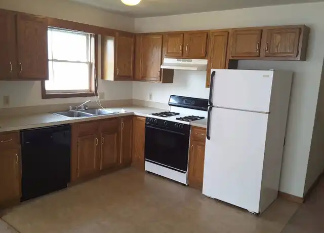 Property at 210 Stonewall Ct Apt 2, Nappanee, IN, 46550, 2 beds, 1 bath, [object Object]
