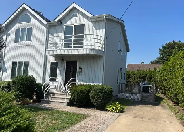Property at 27 Kaywood Rd Unit B, Port Washington, NY, 11050, 2 beds, 1.5 baths, [object Object]