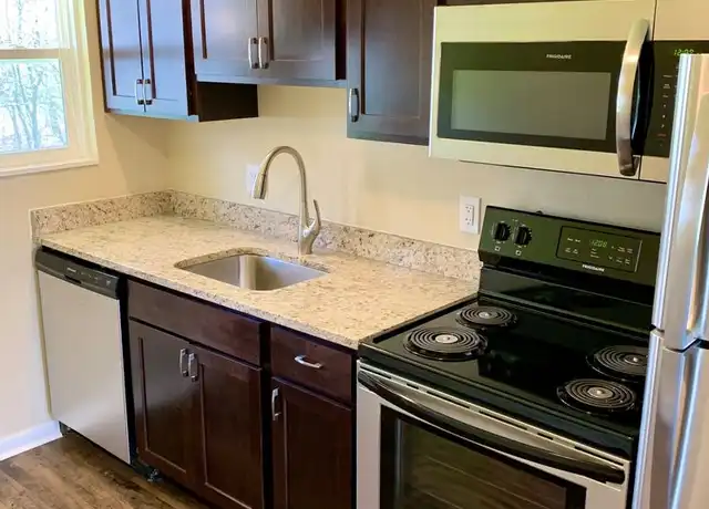 Property at 403 S Crooks Rd Unit 405, Clawson, MI, 48017, 1 bed, 1 bath, [object Object]