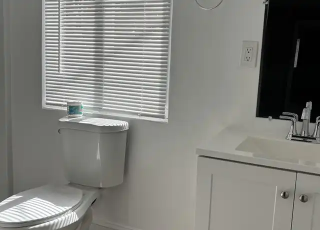 Property at 6760 Park St, Hollywood, FL, 33024, 1 bed, 1 bath, [object Object]