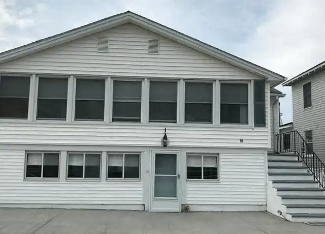 Property at 18 Lowell St Unit UP, Seabrook, NH, 03874, 2 beds, 1 bath, [object Object]