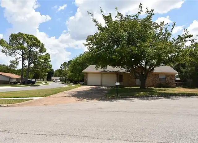 Property at 1906 Devonshire Ct, Arlington, TX, 76015, 3 beds, 2 baths, [object Object]