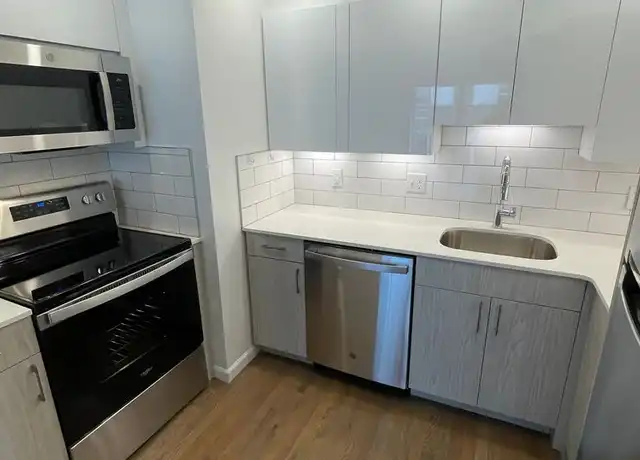 Property at 320 Hammond Pond Pkwy, Chestnut Hill, MA, 02467, 1 bed, 1.5 baths, [object Object]