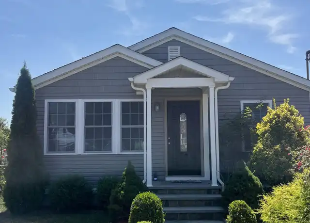 Property at 145 Arlington St, Bridgeport, CT, 06606, 3 beds, 2 baths, [object Object]