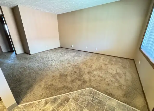 Property at 1800 Knox St #17, Lincoln, NE, 68521, 2 beds, 1 bath, [object Object]