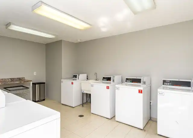 Property at 108 Banks Rd Unit 1, Johnson City, TN, 37601, 1 bed, 1 bath, [object Object]