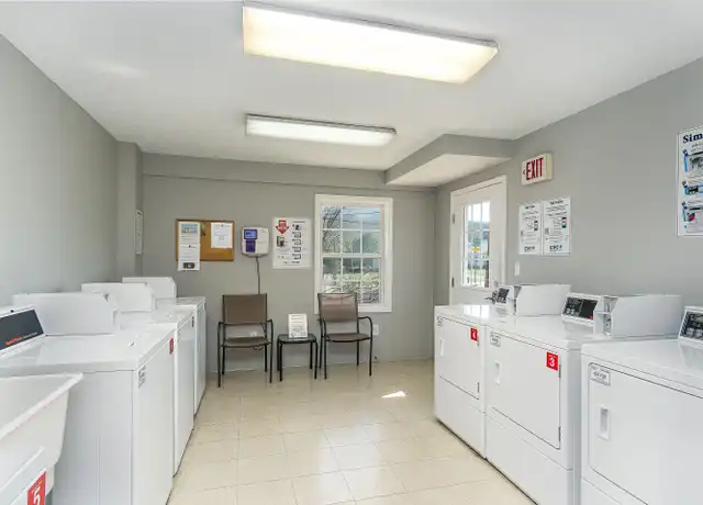 Property at 108 Banks Rd Unit 1, Johnson City, TN, 37601, 1 bed, 1 bath, [object Object]