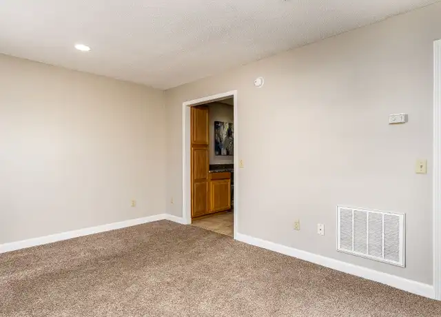 Property at 108 Banks Rd Unit 1, Johnson City, TN, 37601, 1 bed, 1 bath, [object Object]
