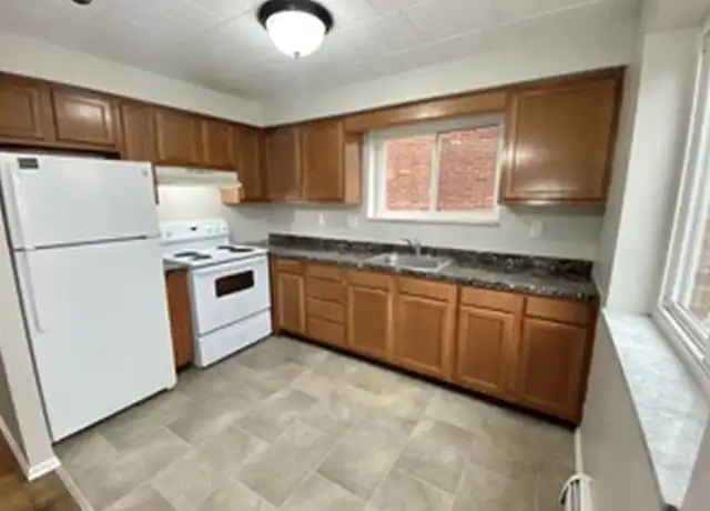 Property at 361 Moon Clinton Rd Unit 3, Moon Twp, PA, 15108, 2 beds, 1 bath, [object Object]