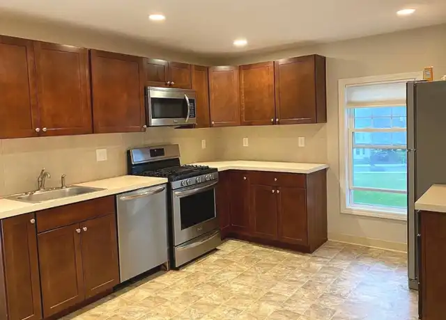 Property at 22 Scott St Unit 1, Woburn, MA, 01801, 2 beds, 1 bath, [object Object]